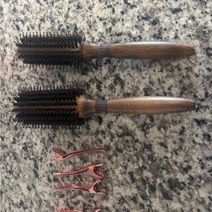 Wood-Tone Round Boar Bristle Styling Brushes (Small and Medium)& 4 Metal Clips
